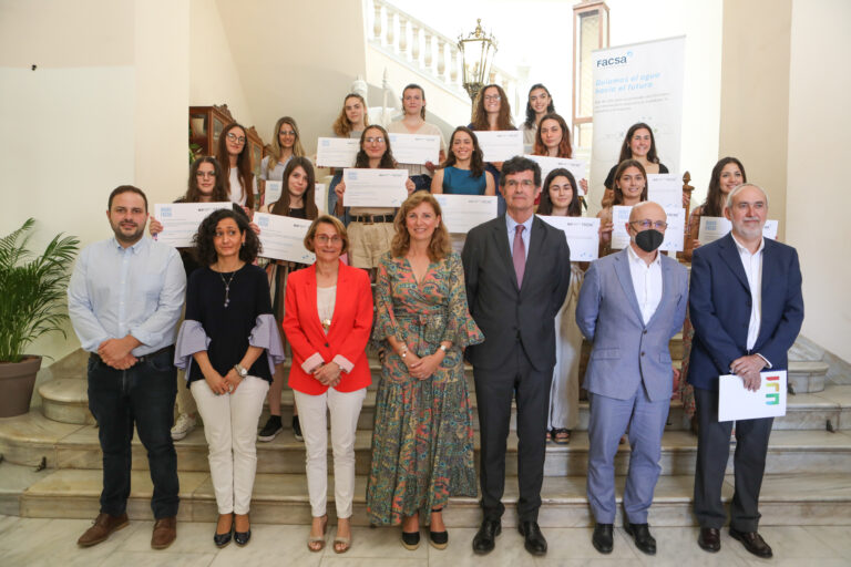 Facsa entrega 28 becas a estudiantes de grado de la UJI residentes en Castelló