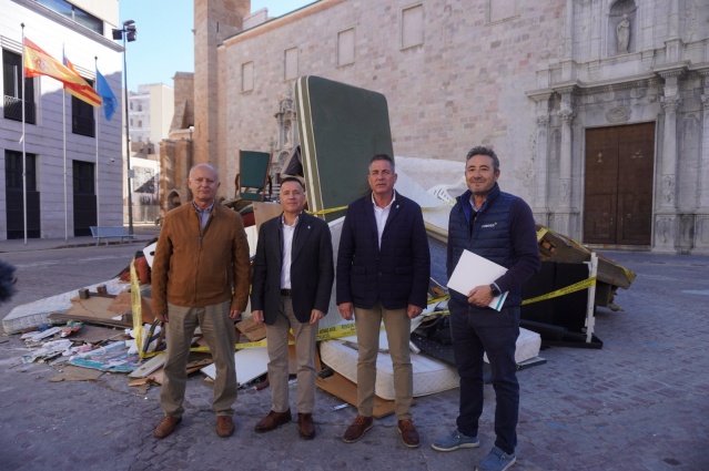 Burriana y Fobesa lanzan una impactante campaña de concienciación sobre el abandono de voluminosos en la vía pública