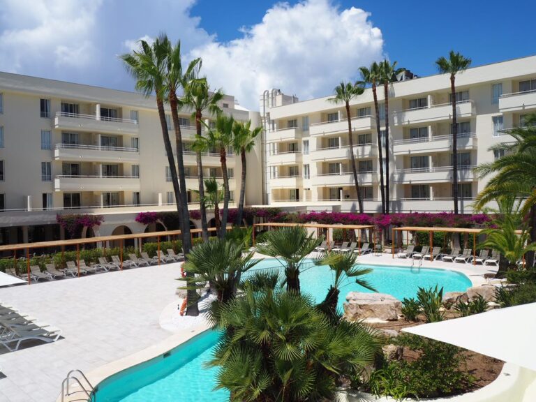 El Hotel Rosella de la cadena Intur abre sus puertas en Mallorca