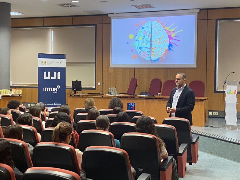 El Aula Intur de Turismo acerca al estudiantado de la UJI las claves de un proceso de rebranding