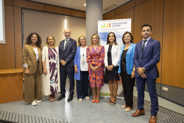 El Aula Intur de Turismo de la UJI reúne a un centenar de personas en su primera jornada para analizar la estrategia de sostenibilidad del sector