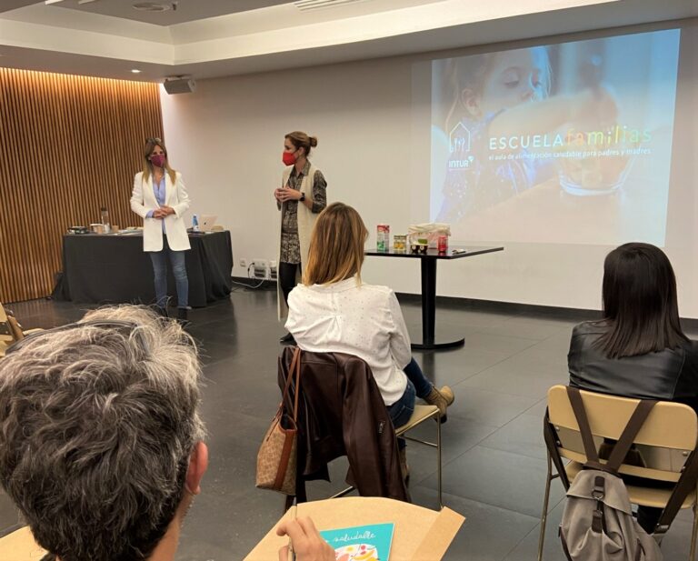 Intur Restauración Colectiva pone en marcha Escuela Familias, un aula de formación sobre alimentación para padres y madres