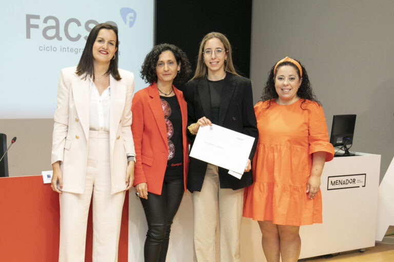 Facsa entrega 22 becas a estudiantes de grado de la UJI residentes en Castelló