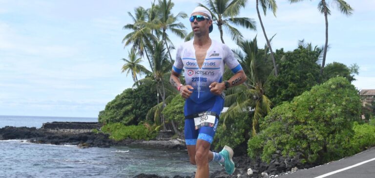 El triatleta castellonense Fernando Santander hace historia en el Campeonato del Mundo de Ironman con el respaldo de IoTsens
