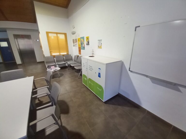 Fovasa fomenta el reciclaje en Massanassa con la instalación de puntos limpios en edificios municipales
