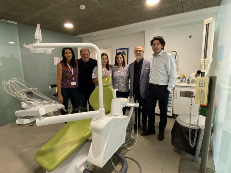 Grupo Gimeno colabora con Cruz Roja en la compra e instalación de sillones dentales adaptados a personas con diversidad funcional