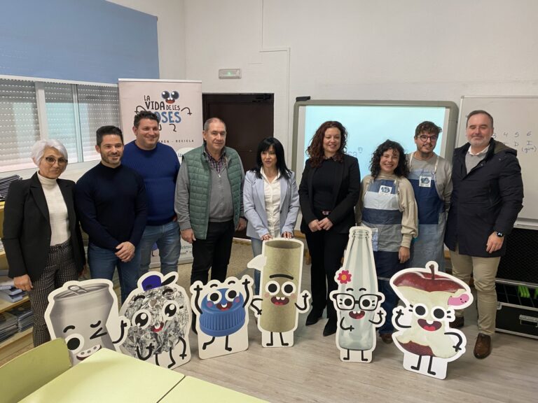 1000 escolares de Alzira aprenderán a querer y cuidar el entorno gracias al proyecto 'La Vida de las Cosas'