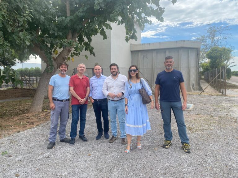 Representantes empresariales y municipales de Nules visitan las nuevas instalaciones de agua potable en La Mina