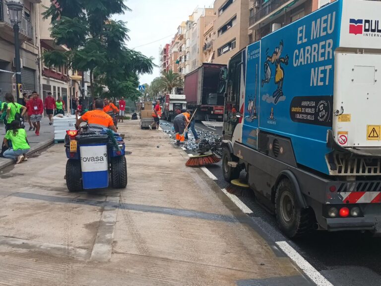Fovasa despliega un dispositivo especial de limpieza en la Media Maratón de València
