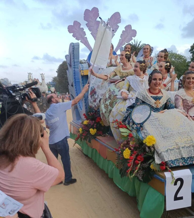 Fovasa Facility Services garantiza el éxito de los preparativos de la tradicional Batalla de las Flores de València