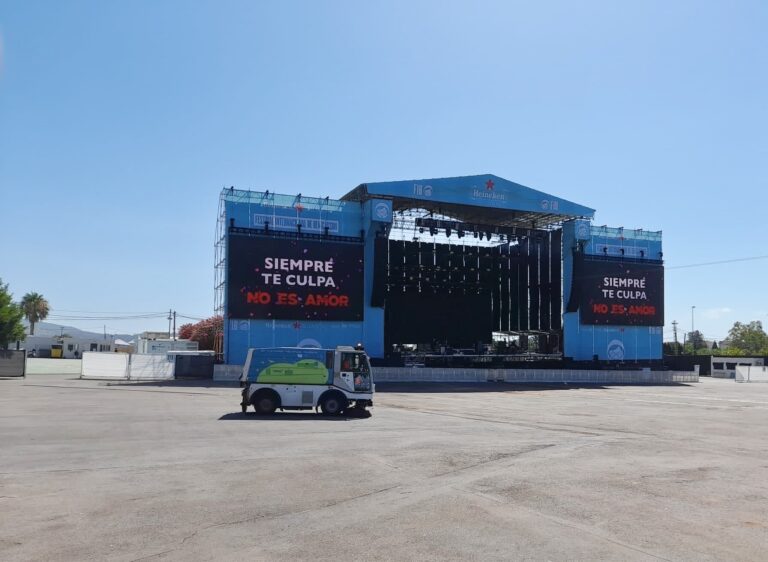 Más de 30 operarios, 170 contenedores y maquinaria de última generación para garantizar la limpieza de los macro festivales