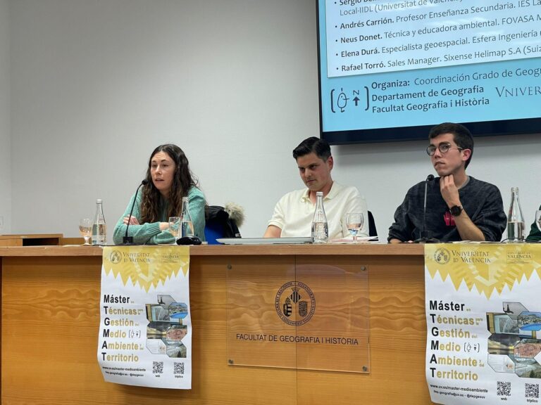 Fovasa Medioambiente explica al estudiantado de la Universitat de València la importancia de la figura del educador/a ambiental
