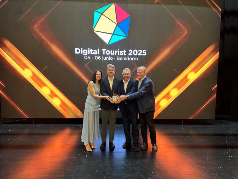 Premio Digital Tourist 2025 para IoTsens y el Ayuntamiento de Benidorm por su proyecto de monitorización inteligente de personas vulnerables