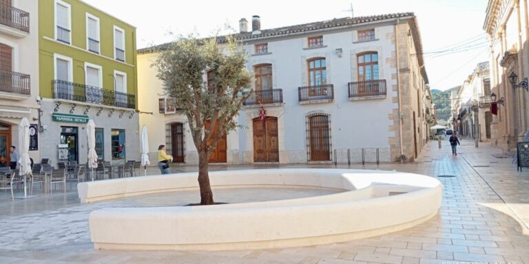 Xaló apuesta por la recogida de residuos puerta a puerta para mejorar la sostenibilidad y la imagen del municipio