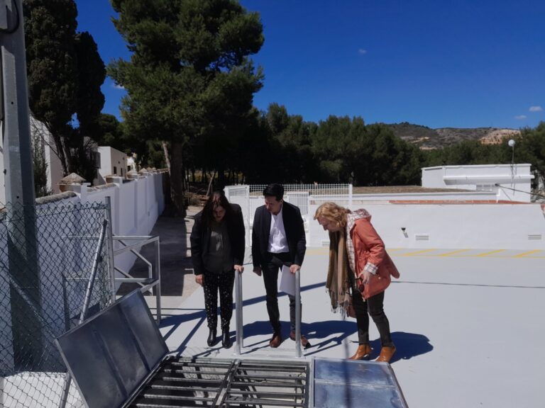 El Ayuntamiento de Torreblanca y Facsa renuevan la cubierta del depósito de agua potable la localidad
