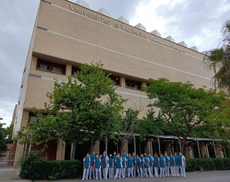 Más de un centenar de personas del equipo de FOVASA velan por la limpieza del Campus de Tarongers de la Universitat de València