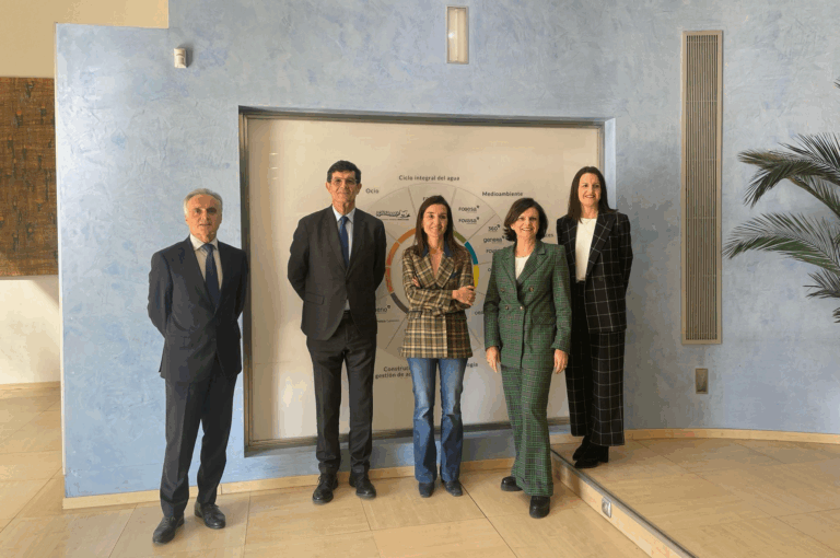 La consellera de Hacienda visita la sede de Grupo Gimeno
