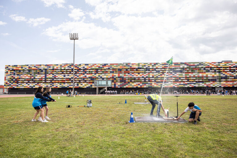 La segunda edición de Water Rockets impulsada por la Cátedra Facsa-UJI duplica las cifras del año anterior con cerca de 400 participantes