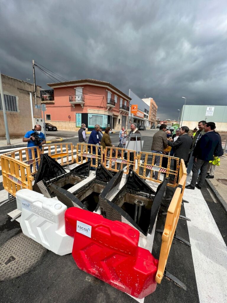 Facsa presenta al Ayuntamiento y a los vecinos de Xilxes las obras realizadas en la zona de la Calle Primero de Mayo para evitar inundaciones
