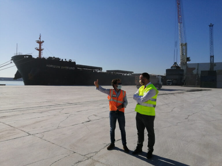 Portsur realiza la mayor descarga de maíz de la historia de PortCastelló