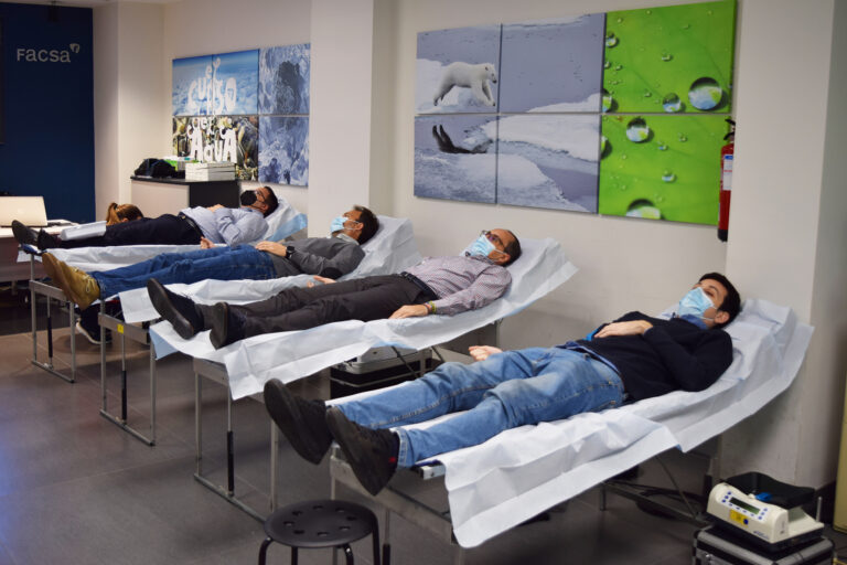 El equipo de Facsa se vuelca un año más con la campaña navideña de donación de sangre del Centro de Transfusión de la Comunitat