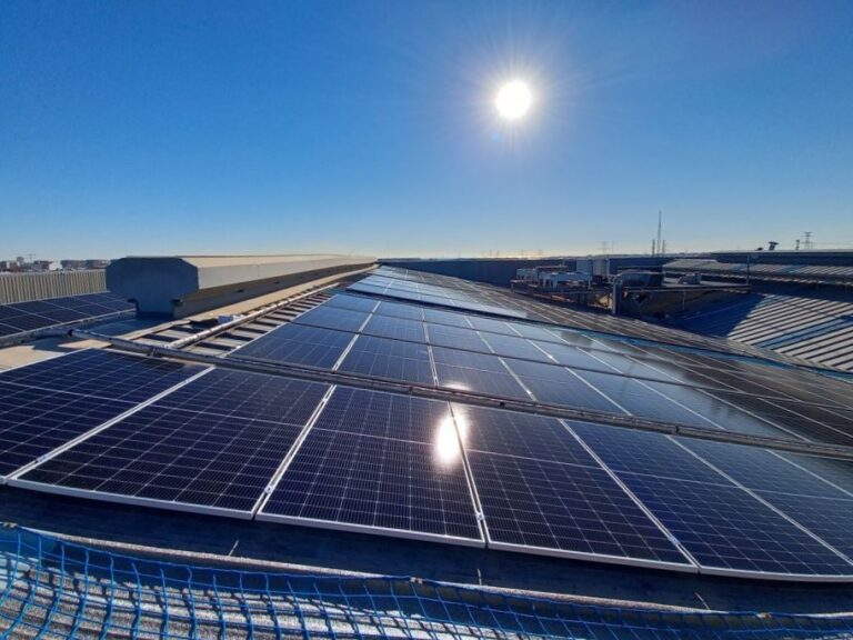 Grupo Gimeno refuerza su apuesta por la descarbonización energética con la instalación de placas solares de la mano de Obremo