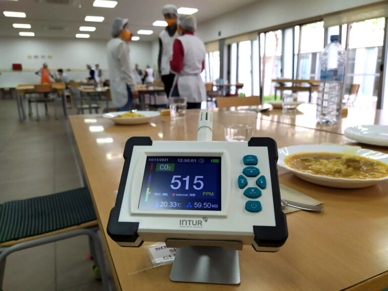 Intur Restauración Colectiva instala sensores de medición de CO2 en sus comedores escolares para controlar y prevenir contagios por Covid-19