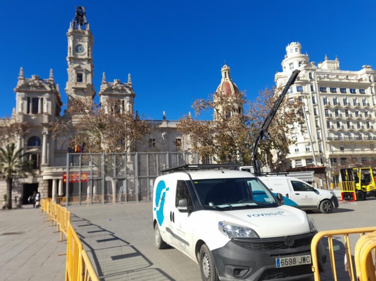 FOVASA Facility coloca del vallado para las mascletás de las Fallas 2022