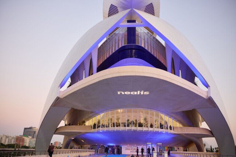 Nealis proyecta su apuesta de futuro: vectores de transformación en servicios vitales con su foco en las personas