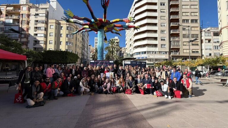 Nealis recibe un galardón por su colaboración con Cruz Roja Castellón
