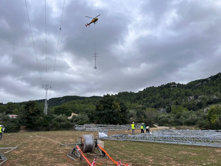 Obremo renueva de la Línea Aérea de Media Tensión en la Urbanización Pinatell de Bocairent