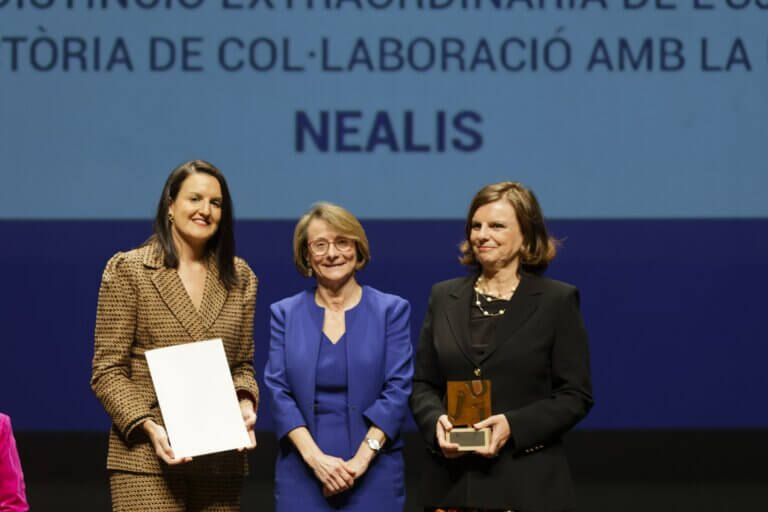 La UJI distingue de forma extraordinaria a Nealis por su trayectoria de colaboración con la Universidad